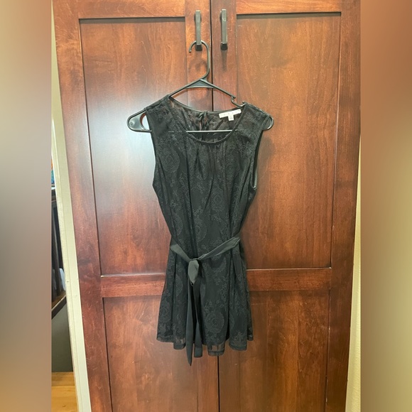 CAbi Tops - ⭐️ CAbi Style #942 Sleeveless Lace Blouse Tank with built in cami.